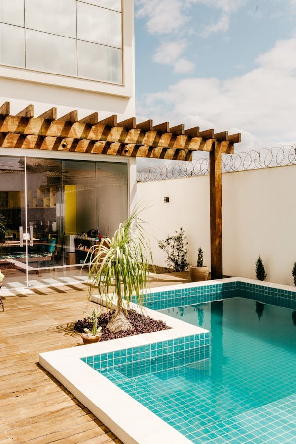 Pisciniste en Dordogne : experts en construction et rénovation